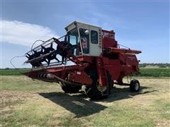 International 715 Grain And Maize Special Combine 