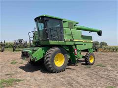 1986 John Deere 7720 Titan II 2WD Combine 