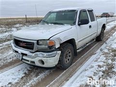 2005 GMC Sierra 1500 4x4 Extended Cab Pickup 