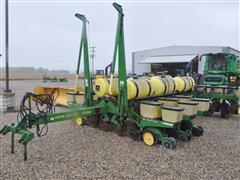 1990 John Deere 7200 MaxEmerge 2 12R30" Planter 