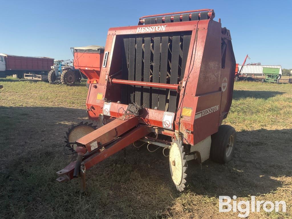 1981 Hesston 5580 Round Baler 