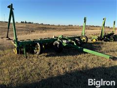 John Deere 7100 Narrow Row Planter W/lift Caddy 