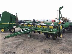 John Deere 7200 MaxEmerge 2 8R30 Planter 