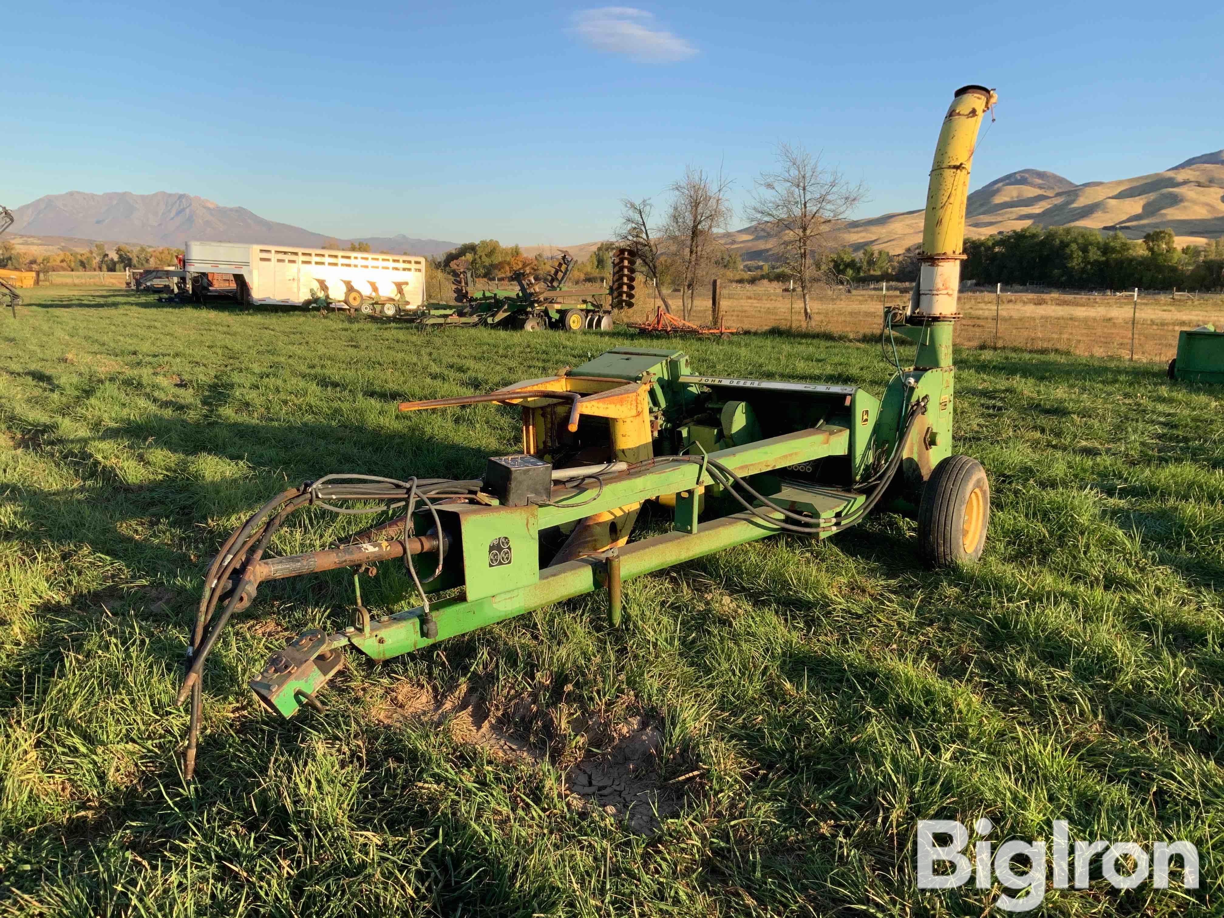 John Deere 38 Pull-Type Forage Harvester 