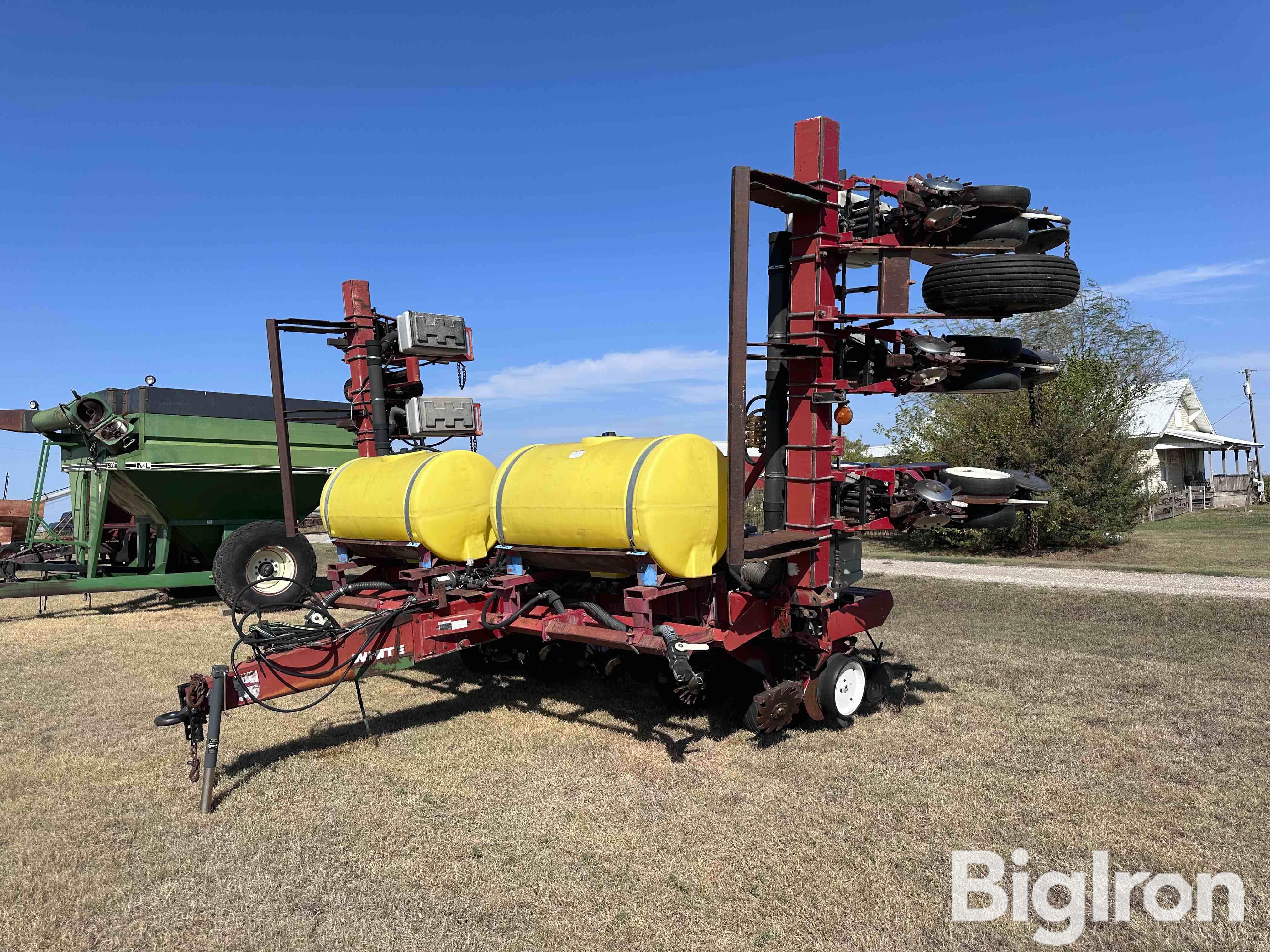 1997 AGCO White 611469 12R30" Planter 