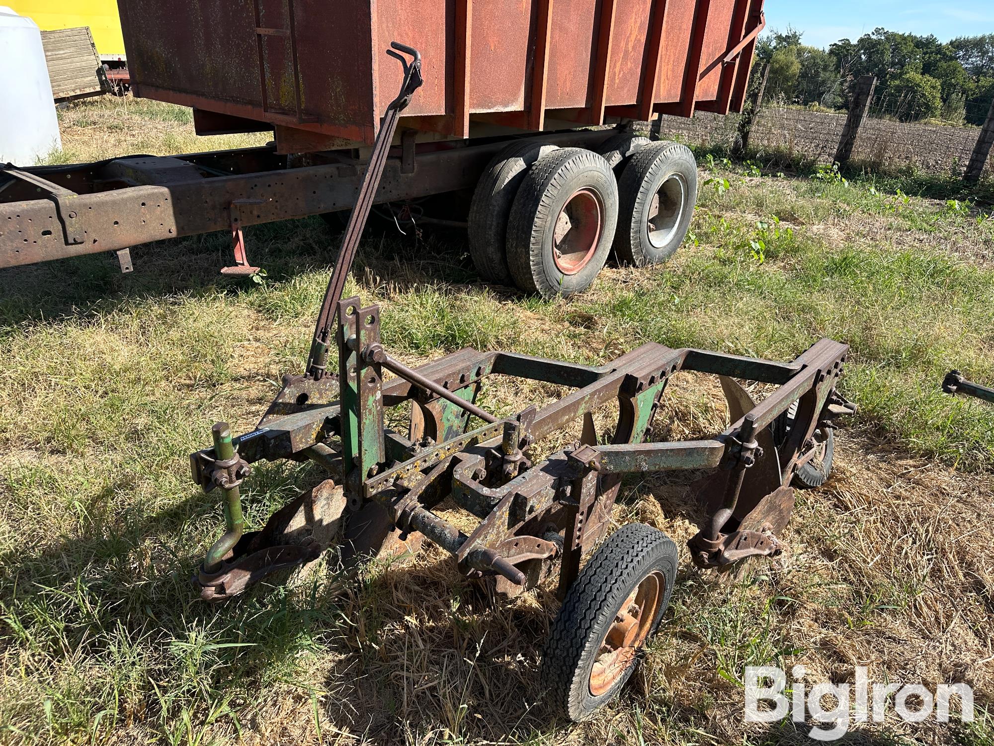 John Deere 3-Pt 3-Bottom Plow 