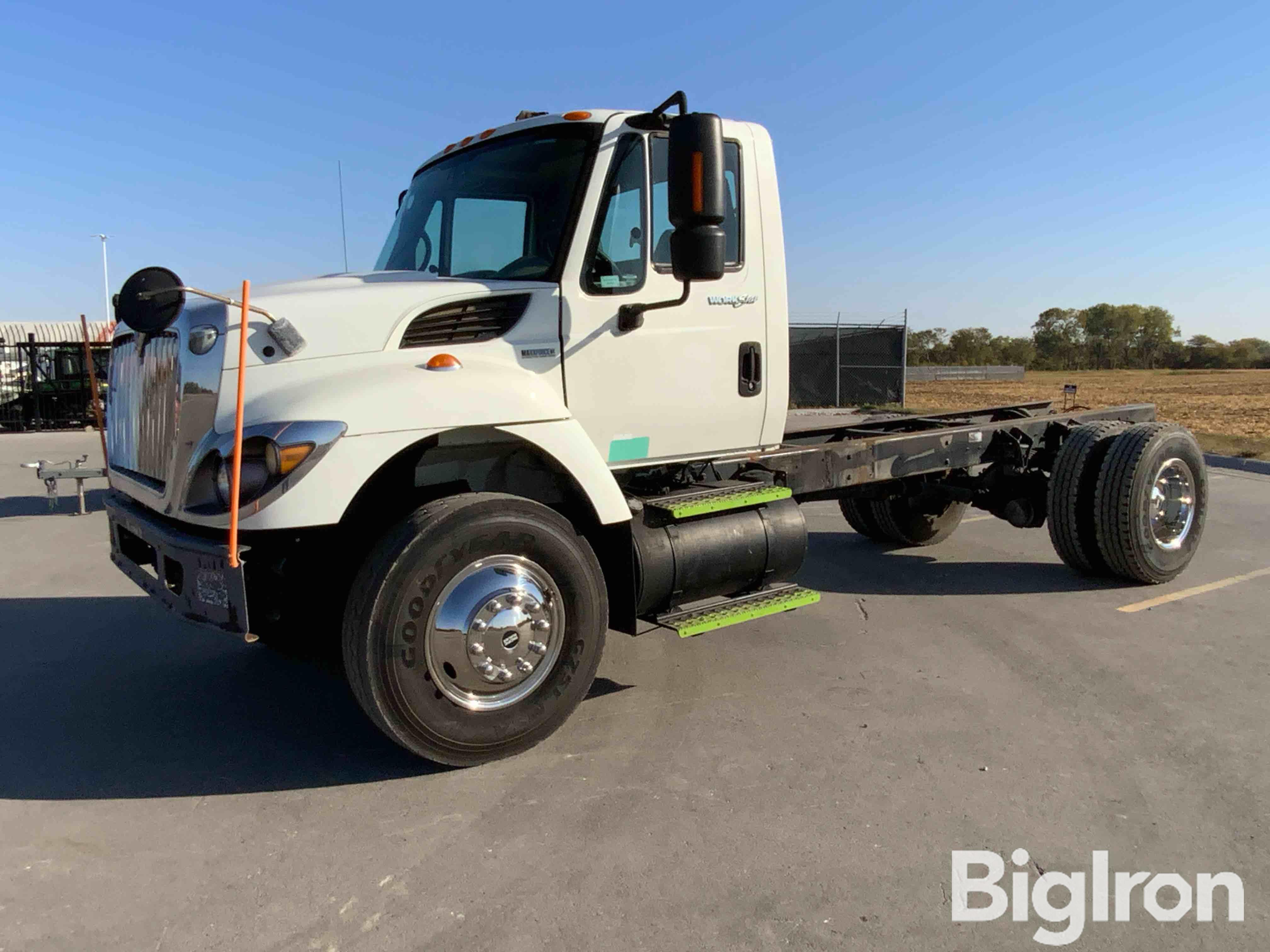 2009 International 7300 S/A Cab & Chassis 