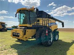 2013 New Holland CR8090 2WD Combine 