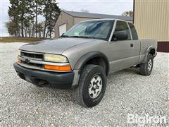 2001 Chevrolet S10 4x4 Extended Cab Pickup 