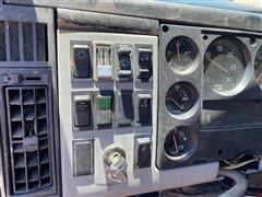 items/c813088ee918ed11b5cf0003fff934d4/1999freightlinerfl112tatrucktractor-3_7557cf91c47b41e3aee5e0619a5d1e1c.jpg