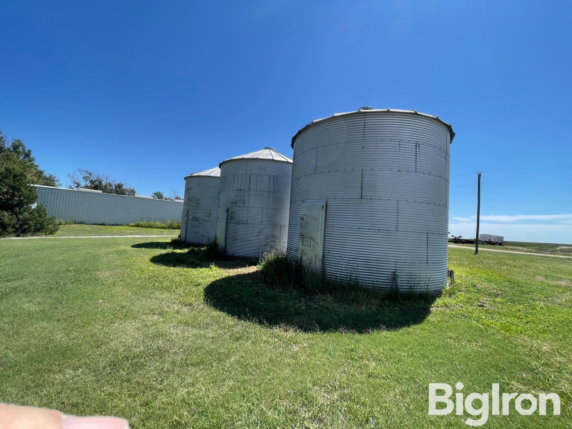 Grain Bins 3,300 bu 18.5 dia X 15 high.jpg