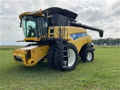 2007 New Holland CR9070 Combine 