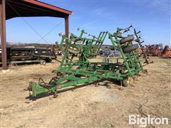 John Deere 960 Field Cultivator 