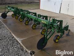 John Deere 825 6R30 Cultivator 