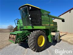 1982 John Deere 8820 Turbo 2WD Combine 