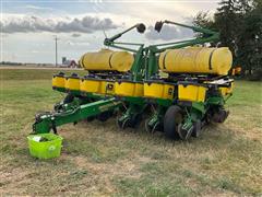 John Deere 1760 Conservation 12R30” Planter 