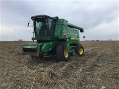 2000 John Deere 9550 Combine 