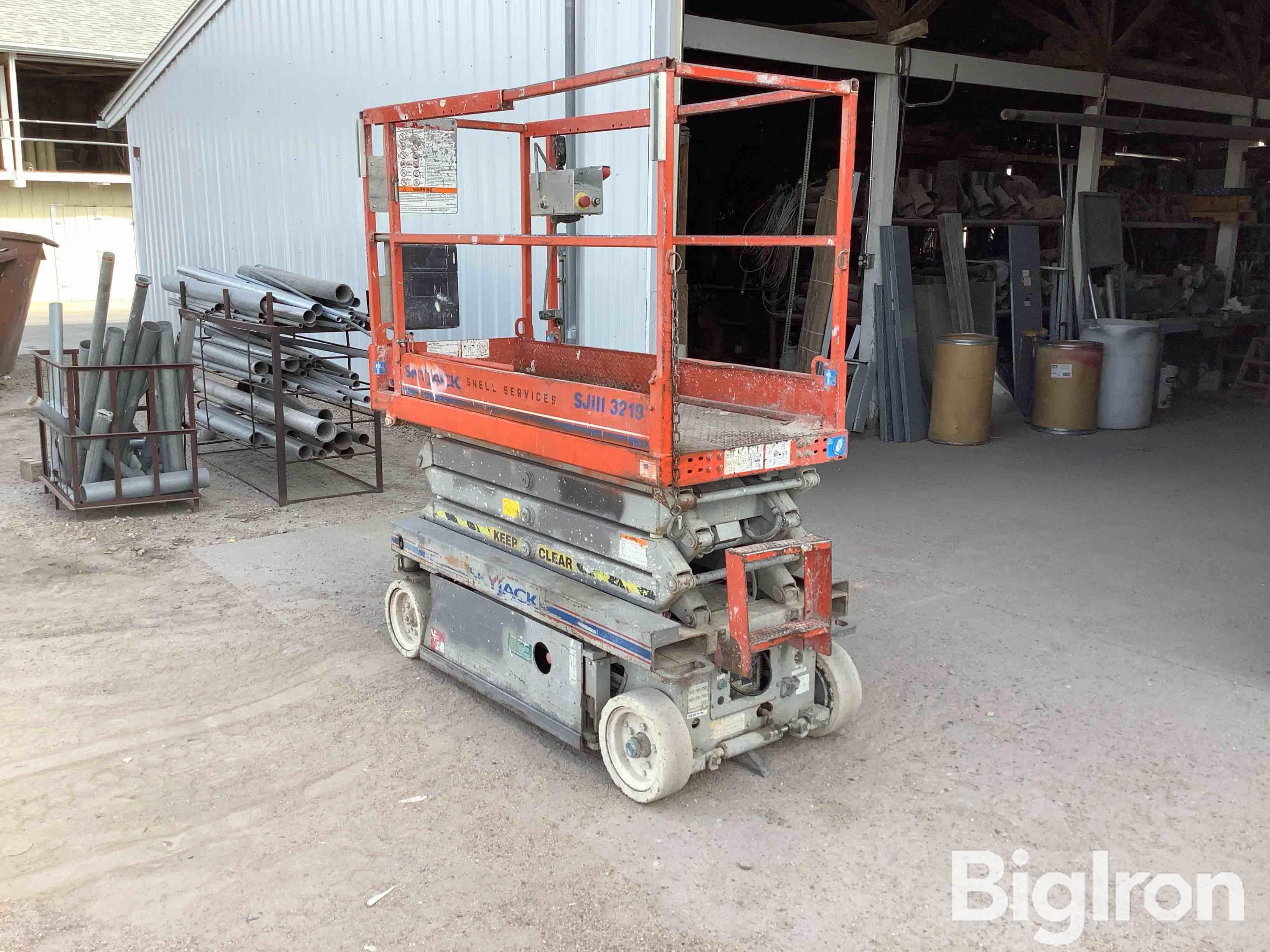 2004 Skyjack SJlll 3219 Scissor Lift 