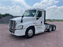 2014 Freightliner Cascadia 125 Automatic T/A Truck Tractor 