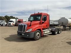 2010 Freightliner Columbia 120 T/A Truck Tractor 