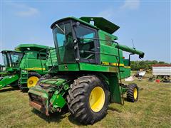 1988 John Deere 7720 Titan II 2WD Combine 