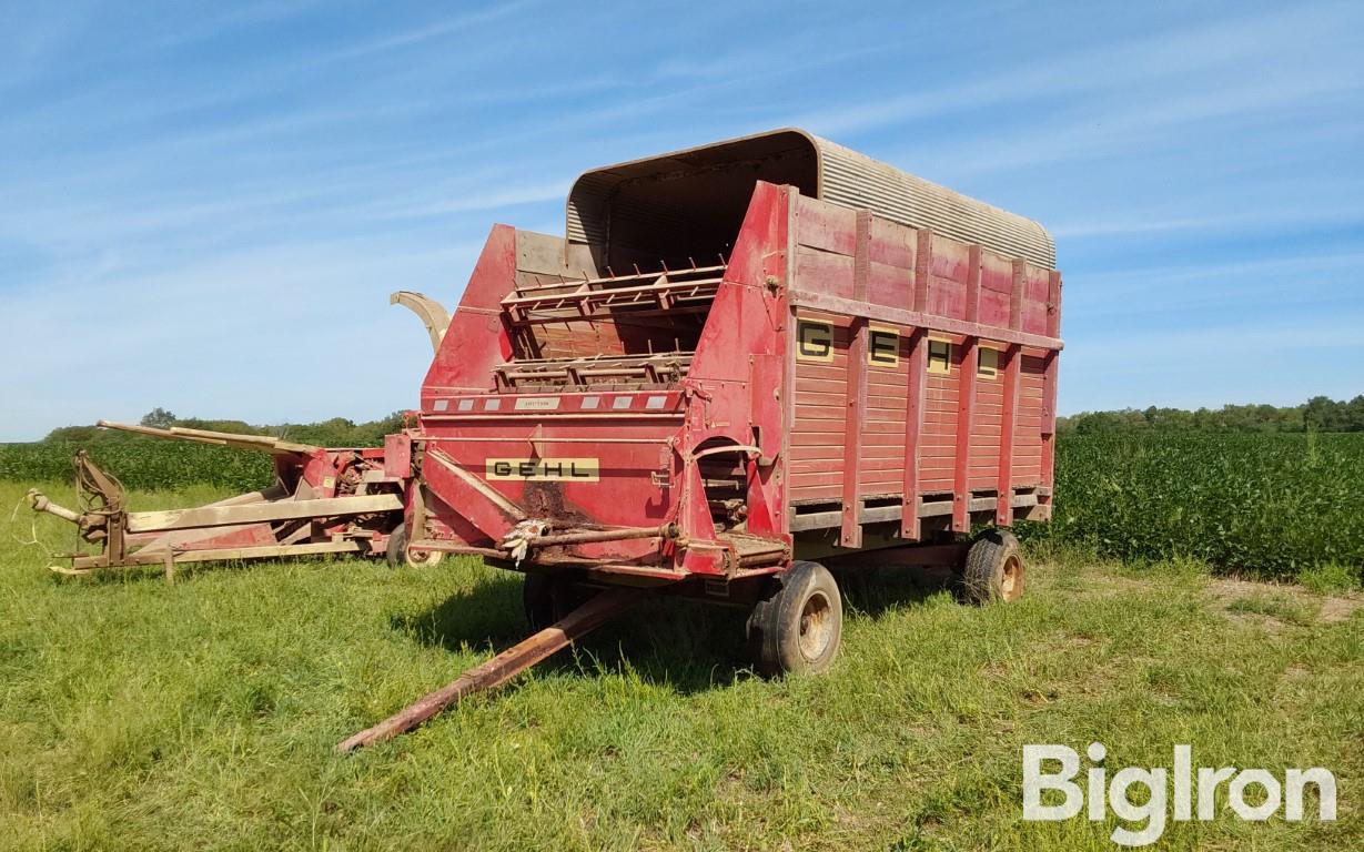 Gehl BU810 16' Forage Wagon 