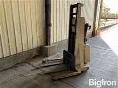 Crown 20MT-110 High Reach Electric Fork Lift 