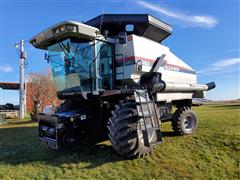 1998 AGCO Gleaner R62 2WD Combine 