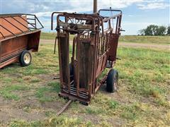 Head Gate/Squeeze Chute Trailer 