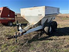 Willmar 800 Pull-Type T/A Dry Spreader 