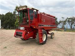 1979 International 1420 2WD Combine 