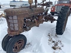 1953 Farmall Super H 2WD Row Crop Tractor (INOPERABLE) 