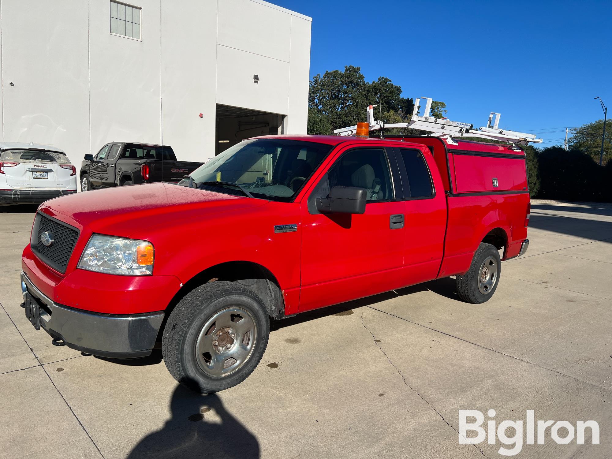 2006 Ford F150 XLT 4x4 Extended Cab Pickup W/Utility Topper 