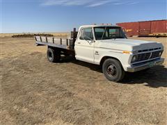 1973 Ford F350 2WD Flatbed Truck 
