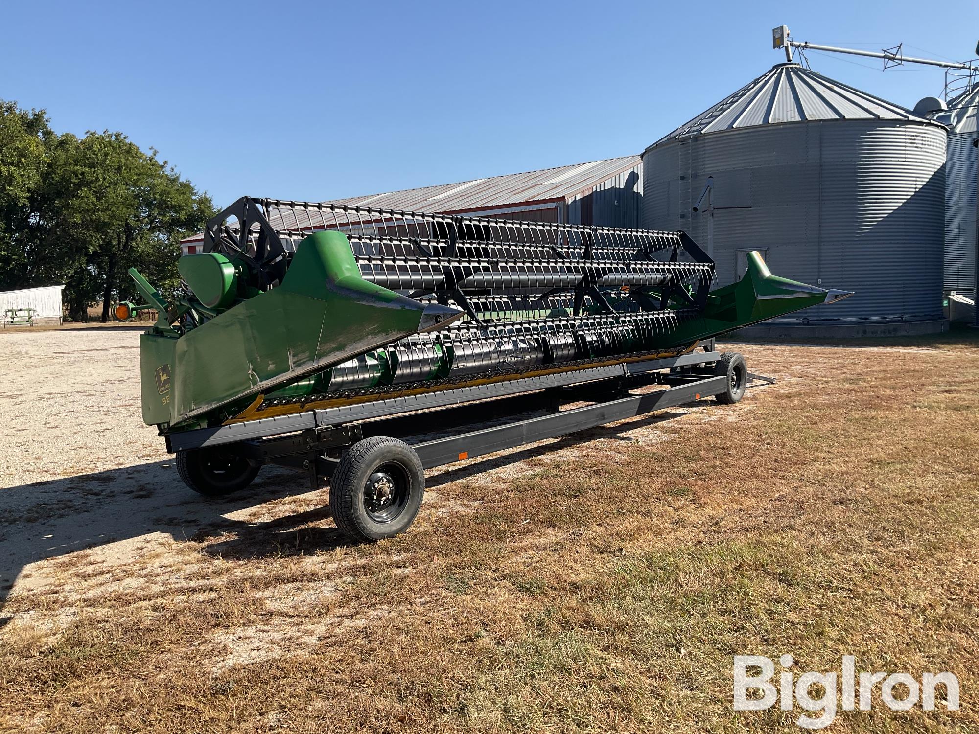 1993 John Deere 920 Platform Header W/Header Cart 