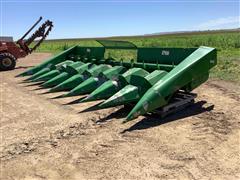 John Deere 843 Corn Head 