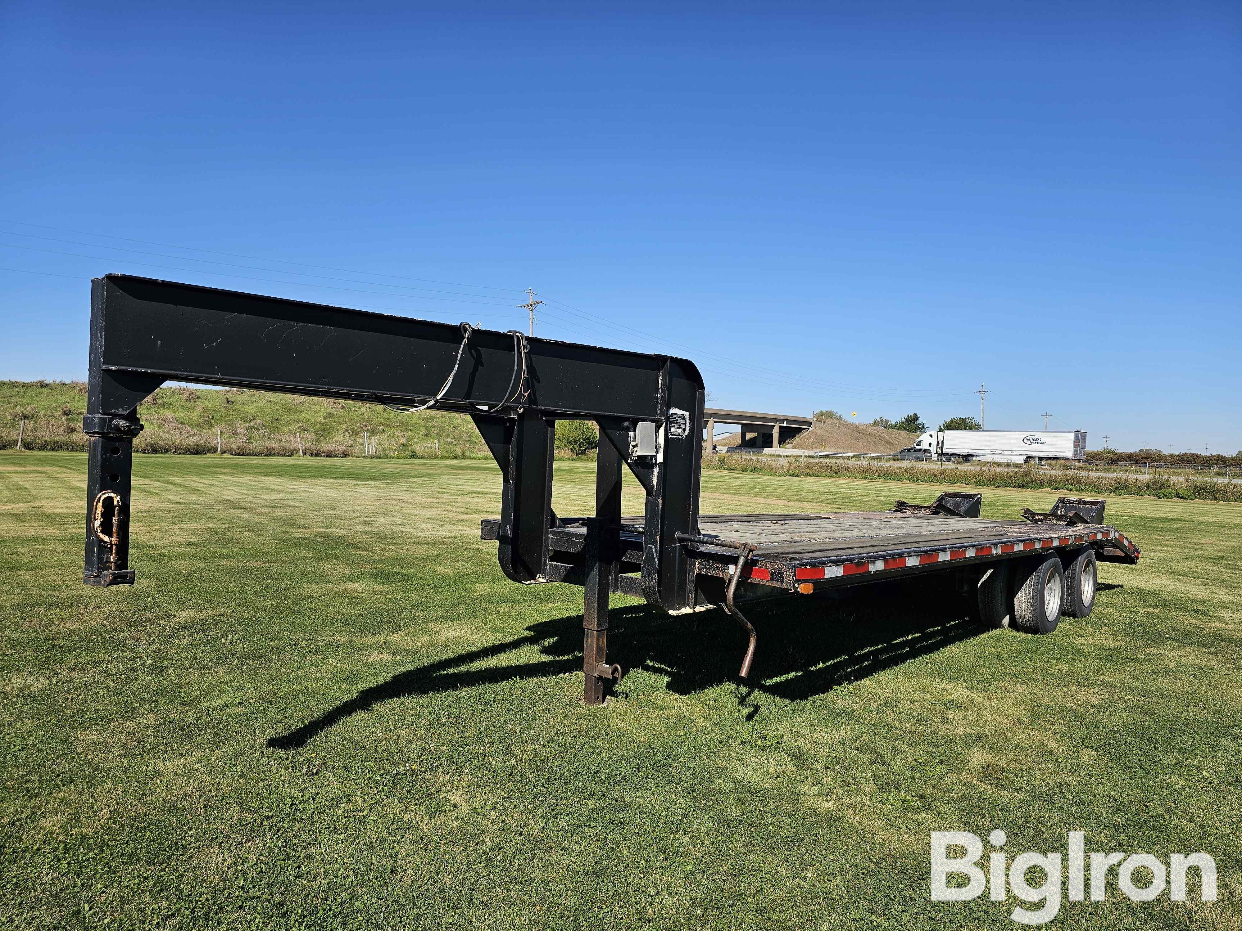 1990 Hogg/Davis T/A Gooseneck Flatbed Trailer 