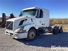 2005 Volvo VNL64T T/A Truck Tractor 