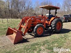 2002 Kubota M5700 4WD Compact Tractor W/LA1002 Loader 