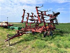 Case IH 4300 28’ 6” Field Cultivator 