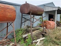 250 Gallon Fuel Tank On Stand & Fence Posts 