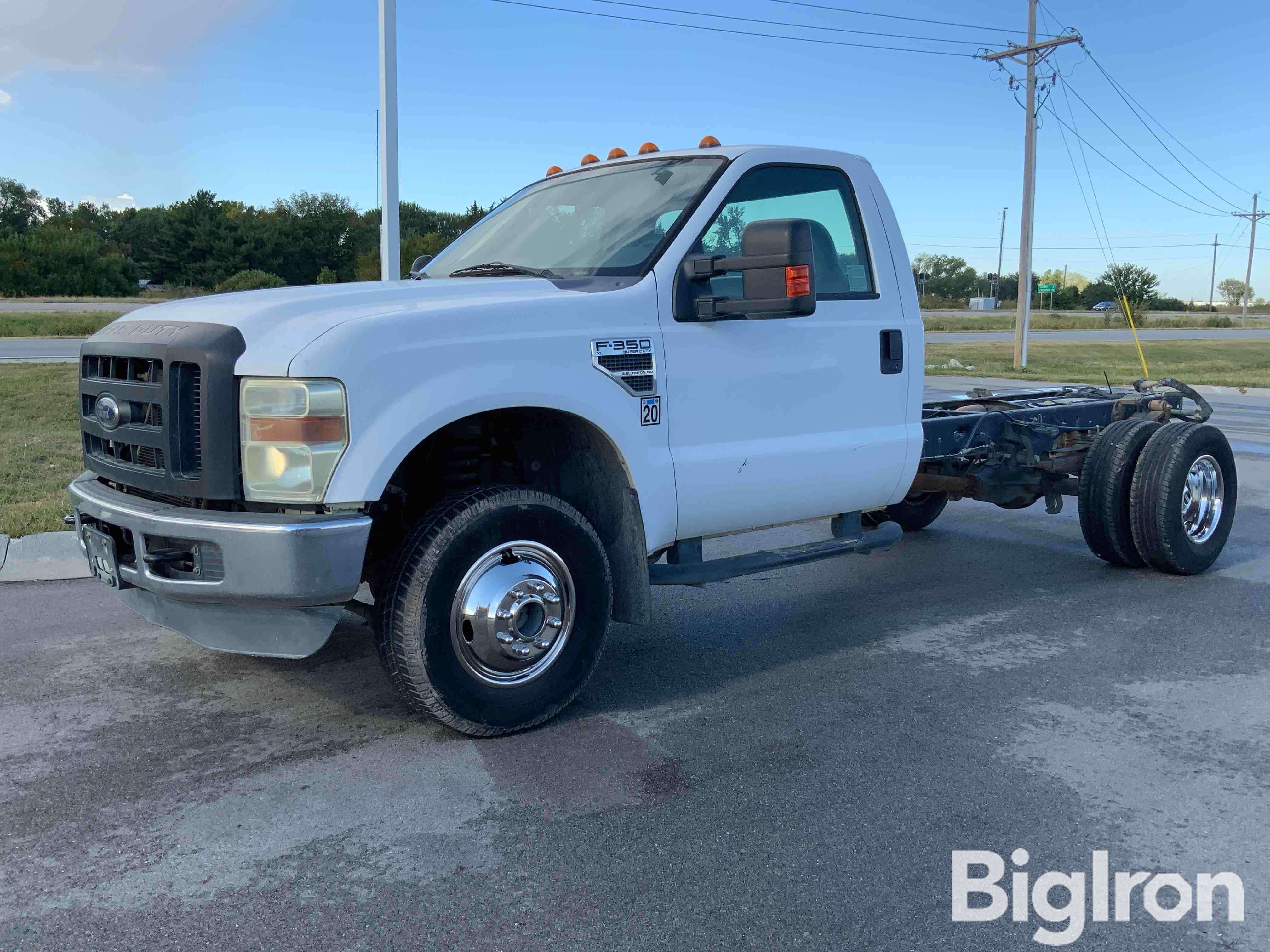 2009 Ford F350 XL Super Duty 4x4 Cab & Chassis 