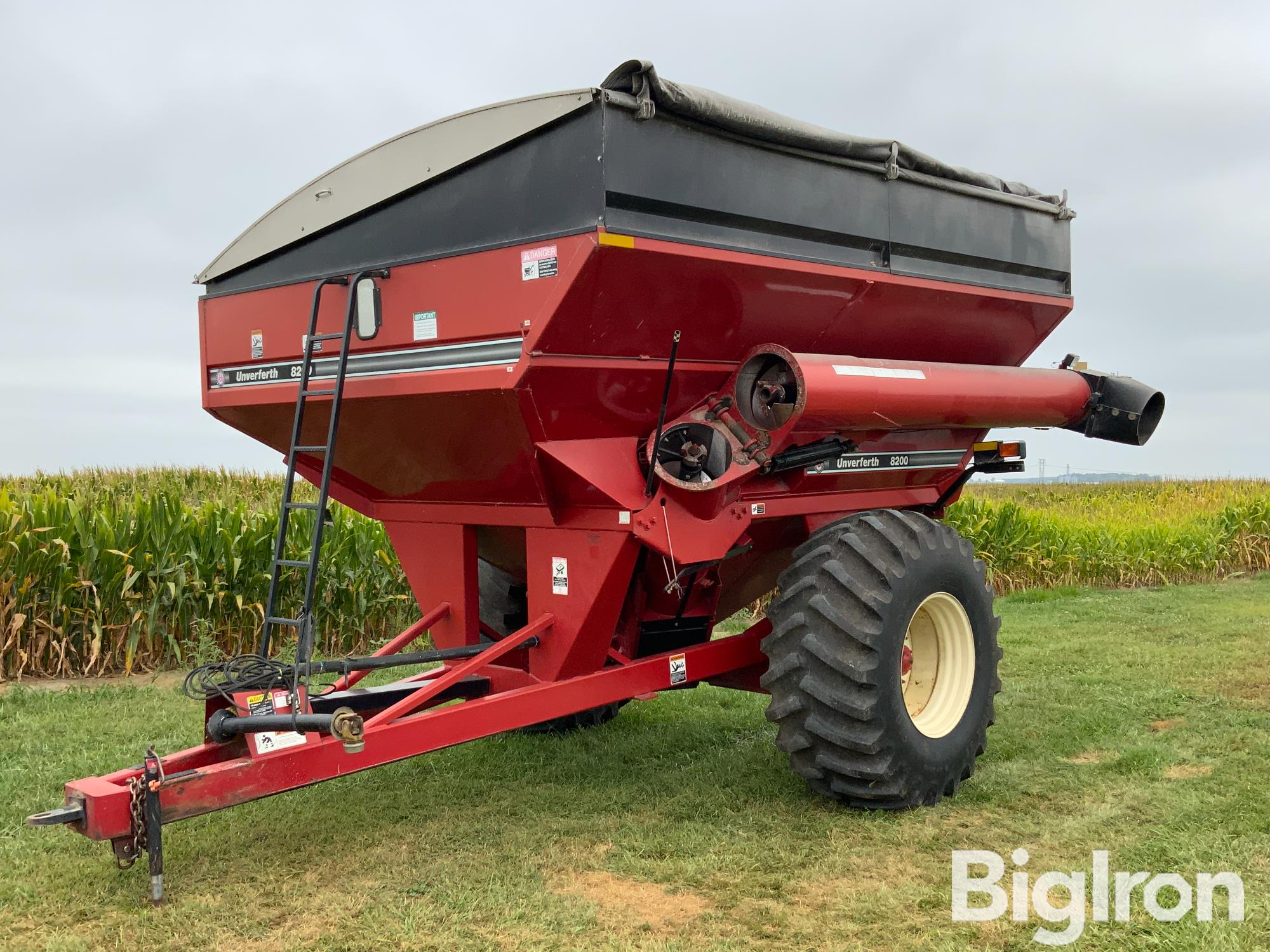 Unverferth 8200 Grain Cart 