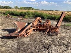 Ford 16-65 Row 3-Point Mounted Corn-Picker 
