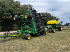 2011 John Deere 1890C Air Seeder W/1910 Cart 