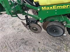 items/d5140fc3893cec11a3ee0003fff90bee/2009johndeere17608r30foldingplanter_7dc5f3974f1442a89f8aec7de2e770d5.jpg