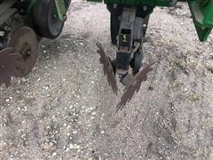 items/d5140fc3893cec11a3ee0003fff90bee/2009johndeere17608r30foldingplanter_cf5d91bd417d4d9390df693ce3cbb5cd.jpg