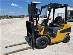 Caterpillar P5000 Forklift 