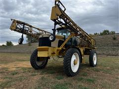 Ag-Chem RoGator 1264 Self-Propelled Sprayer 