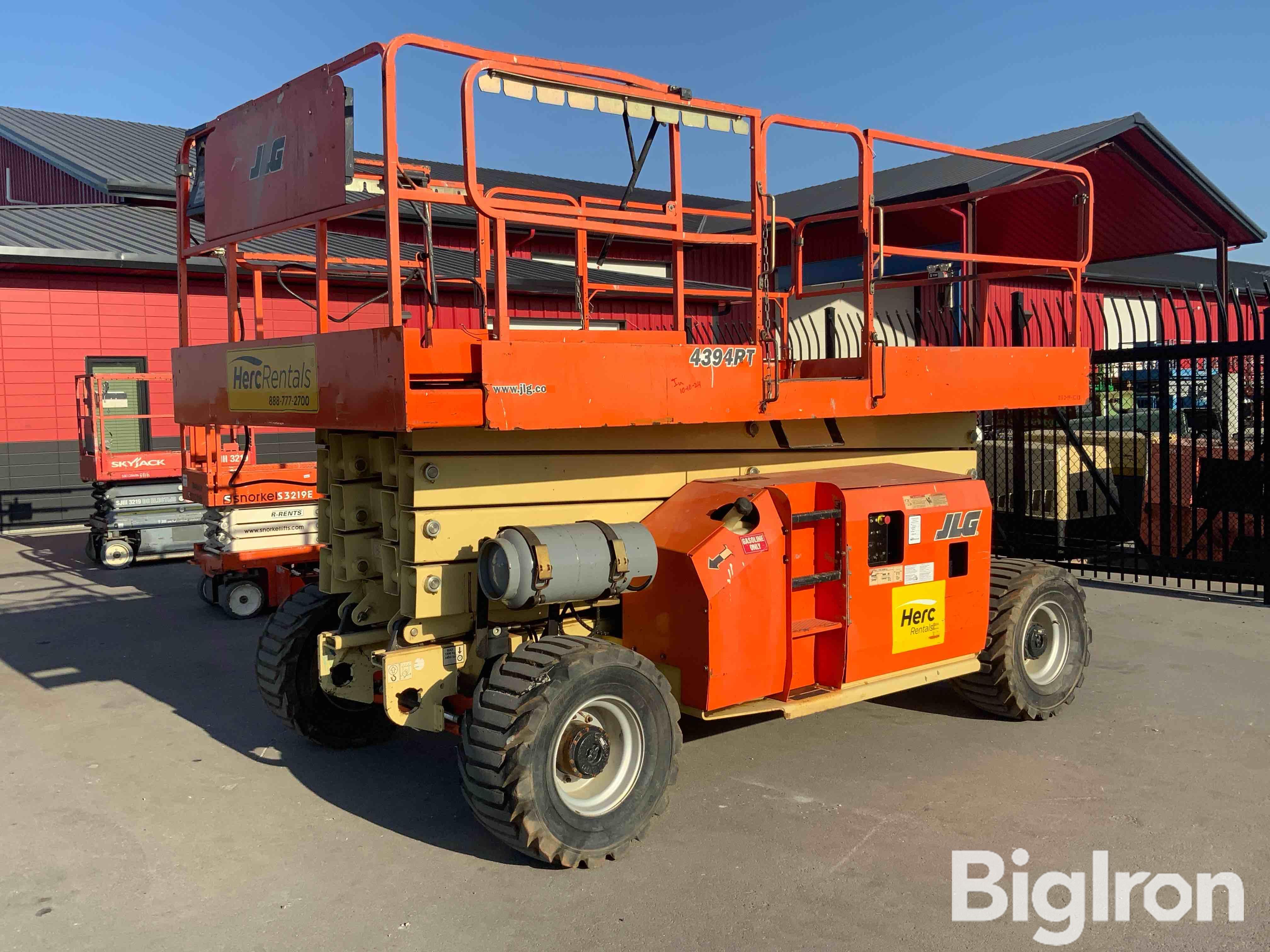 JLG 4390RT Rough Terrain Scissor Lift 